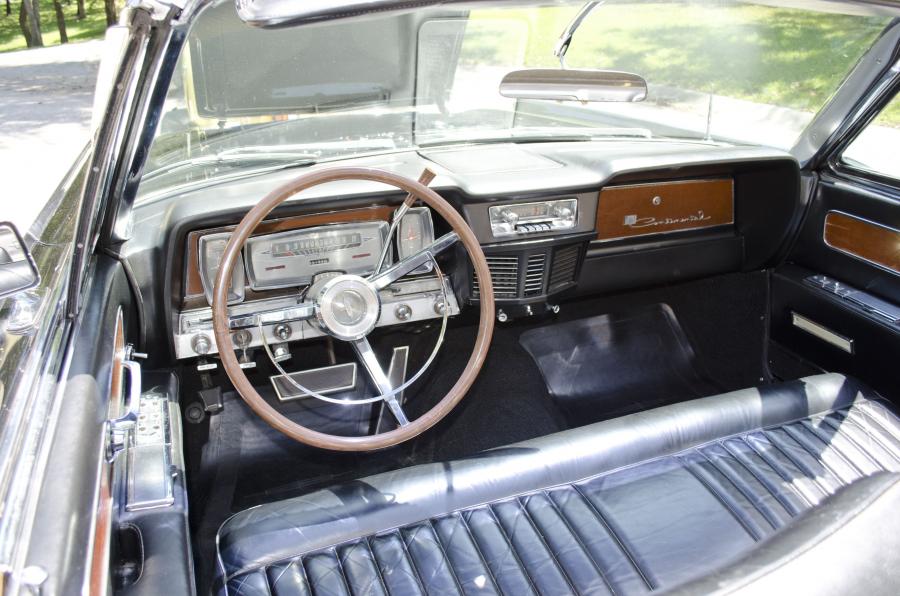  Lincoln Continental Convertible 1963 года  (фото 6 из 18)